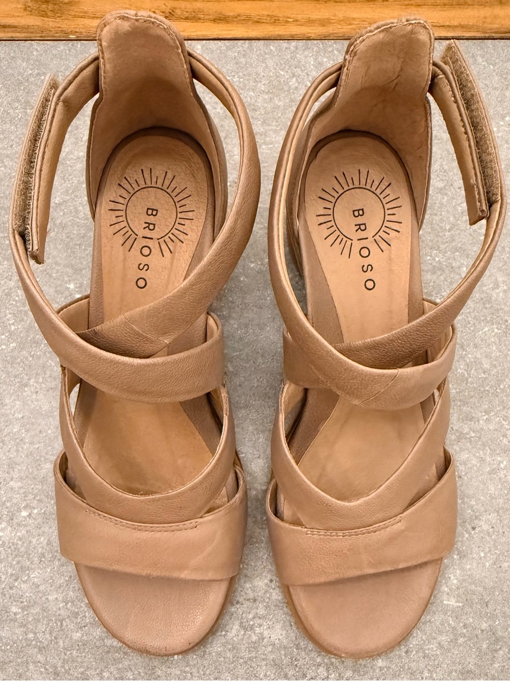 Brioso Verandah Leather Block Heel Sandals Taupe Size 7 - Picture 9 of 12